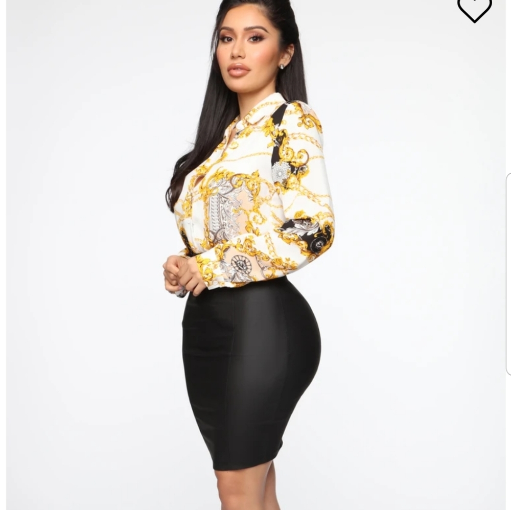 Fashion Nova  Black pencil skirt. - Picture 2 of 4